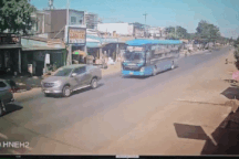 Xe khách nghi né ô tô phanh gấp, đánh lái tông chết người