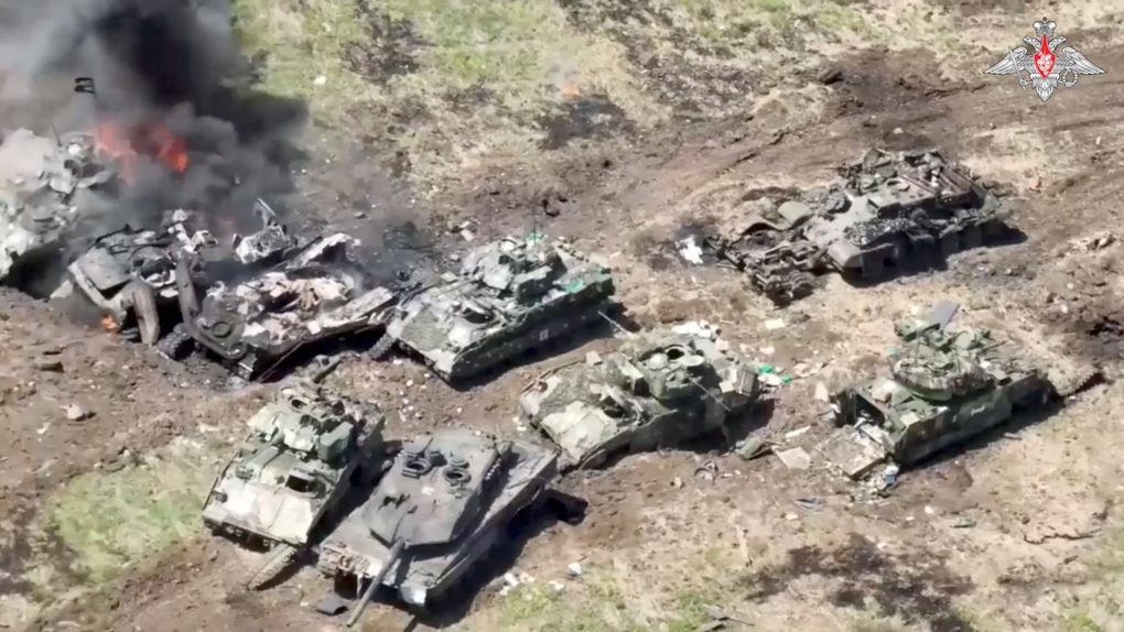 Nga nói đã cắm cờ ở ngôi làng biểu tượng với Ukraine, buộc Kiev rút quân - 1 Nga nói đã cắm cờ ở ngôi làng biểu tượng với Ukraine, buộc Kiev rút quân - 1