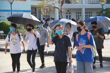 TP Hạ Long trả toàn bộ phí cách ly, xét nghiệm Covid-19 cho học sinh