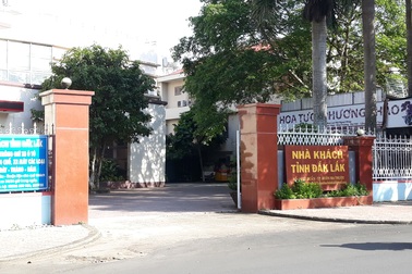 Nữ Phó phòng Hành chính Văn phòng Tỉnh ủy mua bằng giả để thăng tiến