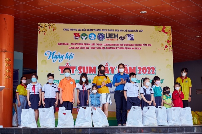 Học sinh nên tích cực tham gia các hoạt động thiện nguyện, giúp các em có lối sống tích cực, tươi sáng, tránh trầm cảm.