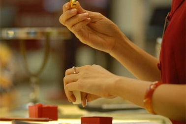 Giá vàng biến động mạnh ngày 28 Tết