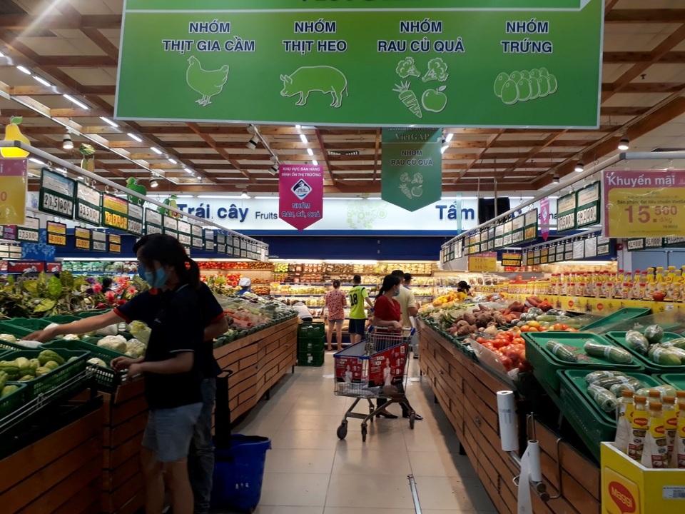 Siêu thị chuẩn bị sẵn gạo, mì gói, khẩu trang, người dân “tha hồ” mua sắm - 1 Siêu thị chuẩn bị sẵn gạo, mì gói, khẩu trang, người dân “tha hồ” mua sắm - 1