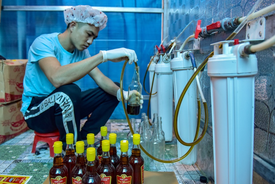 Giữ gìn làng nghề truyền thống nước mắm Khúc Phụ 300 năm tuổi - 2 Giữ gìn làng nghề truyền thống nước mắm Khúc Phụ 300 năm tuổi - 2