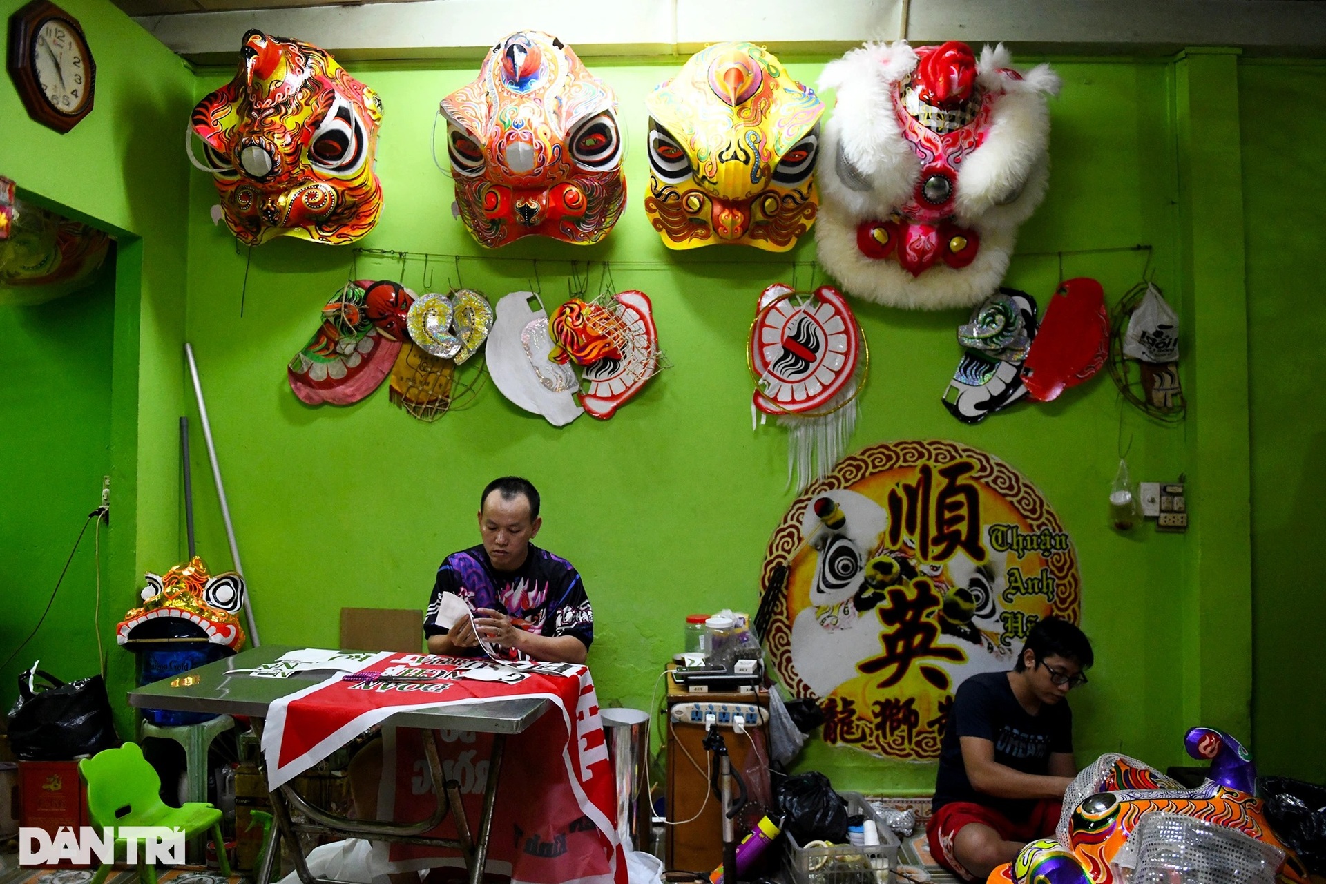 Xưởng đầu lân ở TPHCM tất bật sản xuất dịp Tết, thu trăm triệu mỗi tháng - 8 Xưởng đầu lân ở TPHCM tất bật sản xuất dịp Tết, thu trăm triệu mỗi tháng - 8