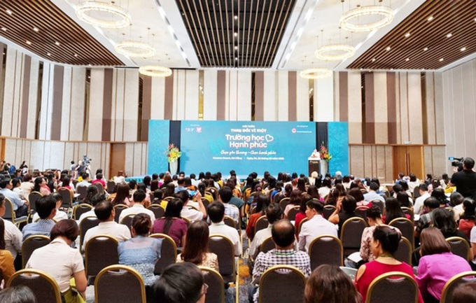 Hội thảo Thay đổi vì một trường học hạnh phúc có sự tham gia của các chuyên gia hàng đầu và 400 hiệu trưởng trên cả nước.