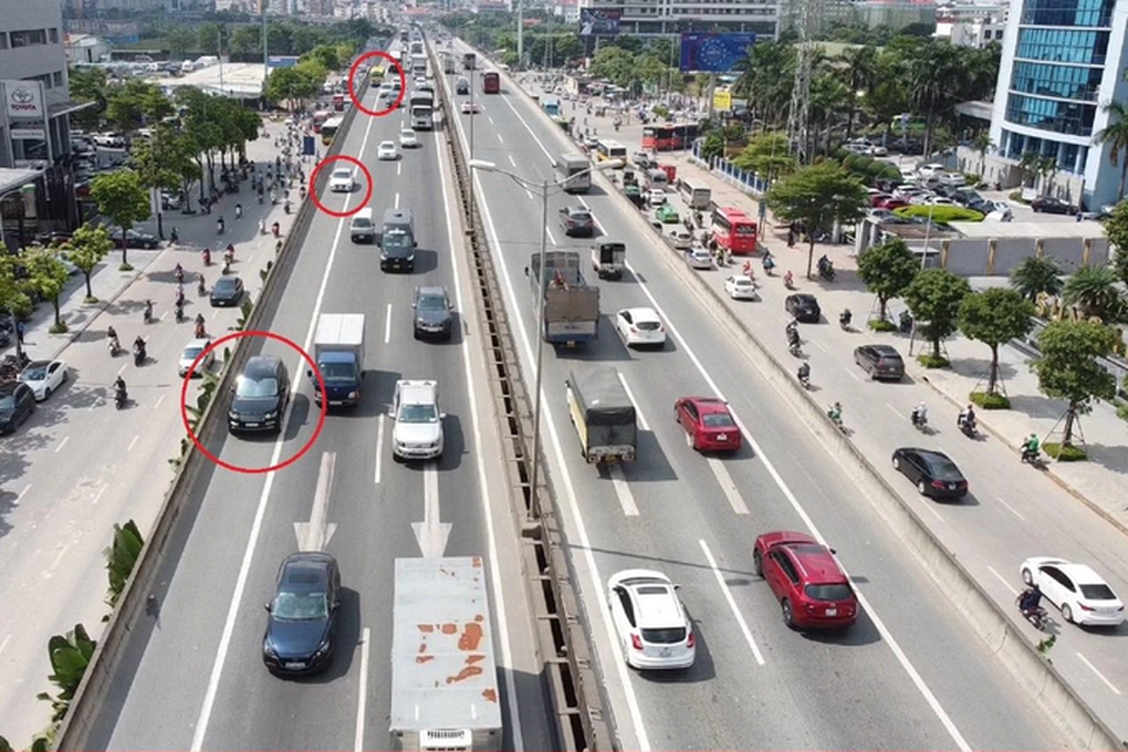 Vì sao phải cấm xe ô tô đi vào làn dừng khẩn cấp đường trên cao? - 1 Vì sao phải cấm xe ô tô đi vào làn dừng khẩn cấp đường trên cao? - 1