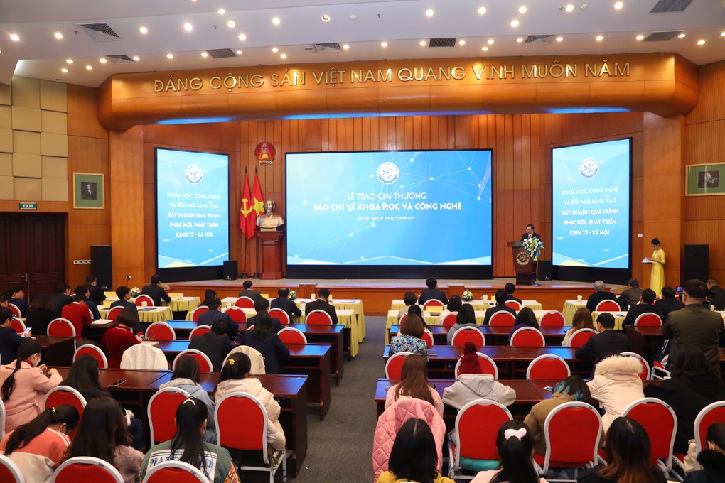 Trao thưởng Giải báo chí về khoa học và công nghệ năm 2021 - 1 Trao thưởng Giải báo chí về khoa học và công nghệ năm 2021 - 1