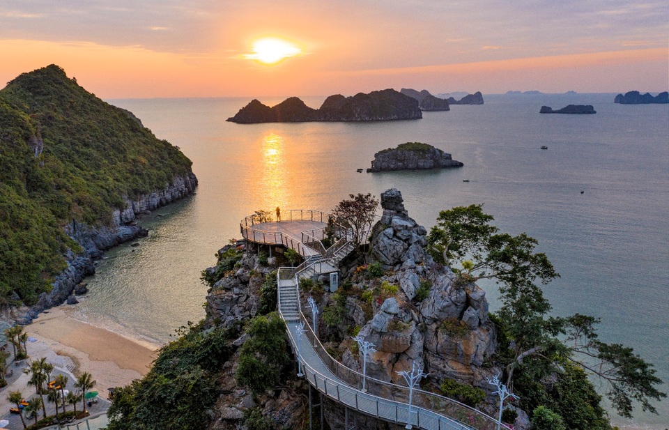 Đảo ngọc Cát Bà và làn sóng đầu tư bất động sản nghỉ dưỡng mới - 3 Đảo ngọc Cát Bà và làn sóng đầu tư bất động sản nghỉ dưỡng mới - 3