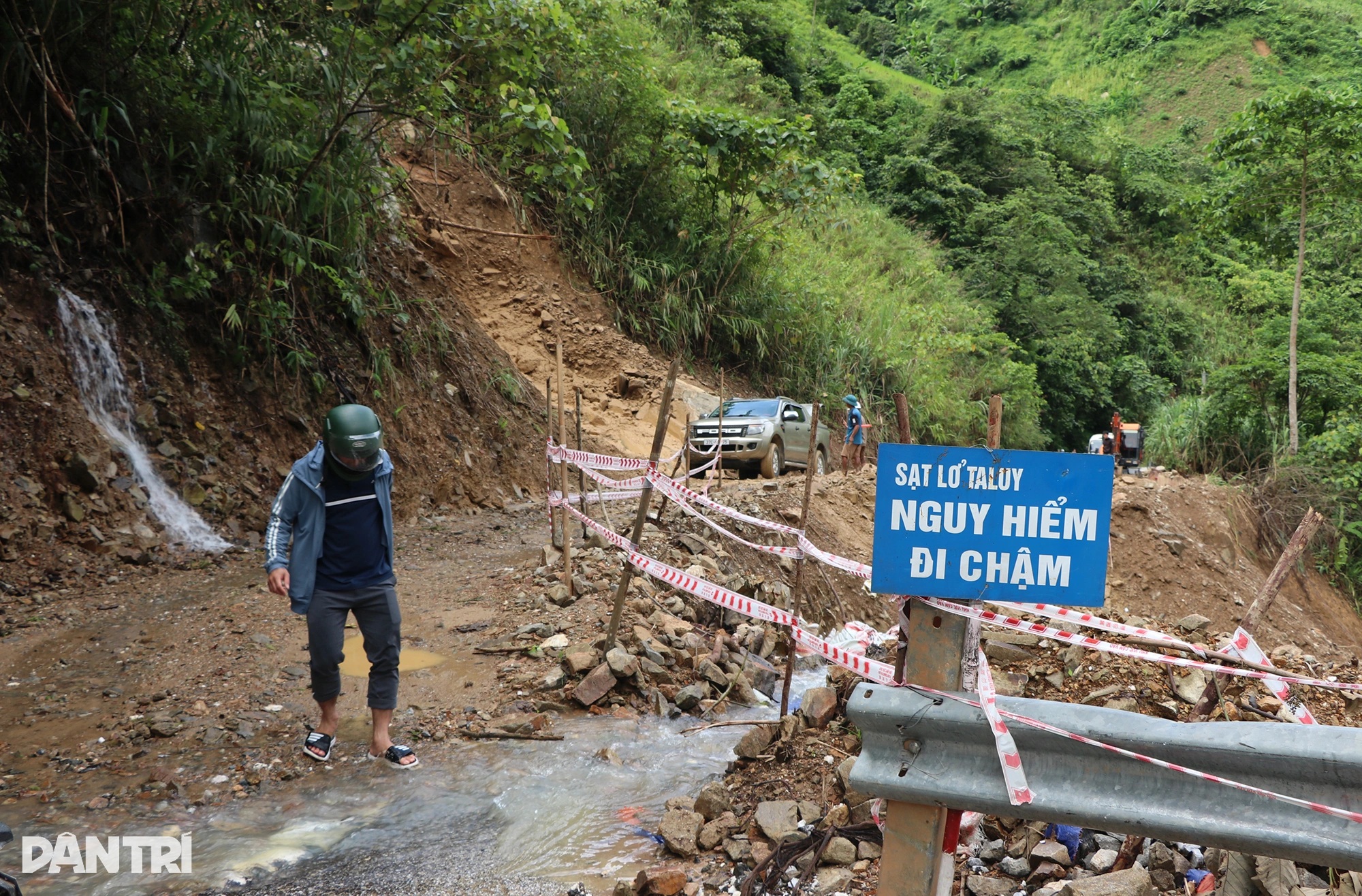 Cán bộ đi ghép nhà, ngủ nhờ nơi biên giới - 1 Cán bộ đi ghép nhà, ngủ nhờ nơi biên giới - 1