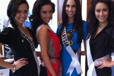 Hoàng My hòa nhập với người đẹp Hoàn vũ