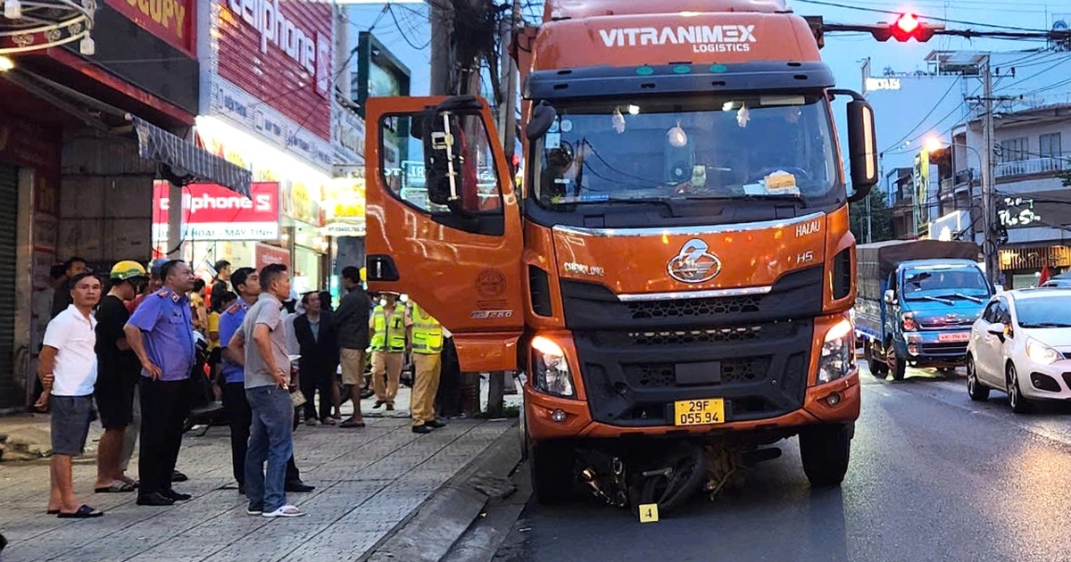 Đang dừng chờ đèn đỏ bị ô tô không người lái cán tử vong