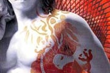 Hình ảnh hở hang, quái dị tràn ngập bìa album nhạc trẻ