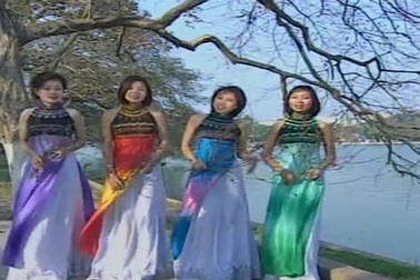 Nhóm Tik Tik Tak hát "Hoa cỏ mùa xuân"