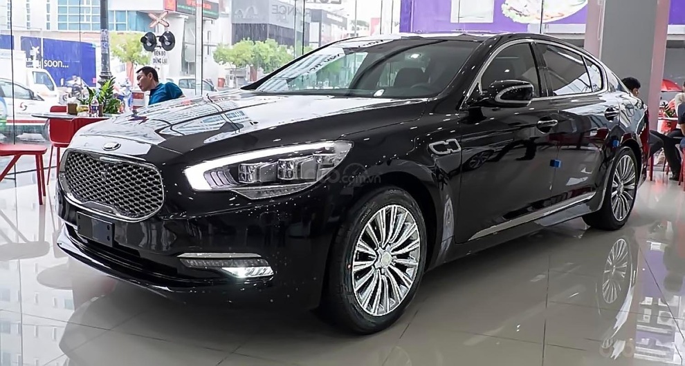 Ế ẩm, xe sang mất giá hơn 500 triệu đồng, mua 1 tặng 1 - 1 Ế ẩm, xe sang mất giá hơn 500 triệu đồng, mua 1 tặng 1 - 1