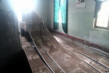 Sét đánh sập mái nhà dân