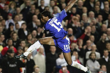 Hazard tiếp quản số 10, Drogba mất số áo “ruột”