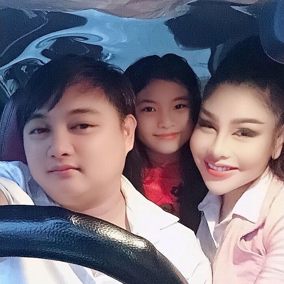 Lời cầu xin đừng gọi mẹ là pê đê của con gái nữ hoàng lô tô - 3 Lời cầu xin đừng gọi mẹ là pê đê của con gái nữ hoàng lô tô - 3