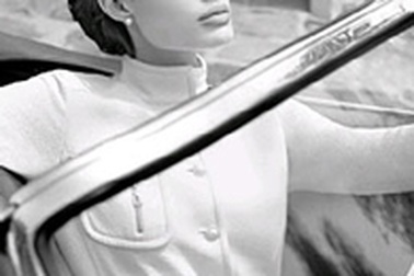 Vẻ đẹp cổ điển của Angelina Jolie 