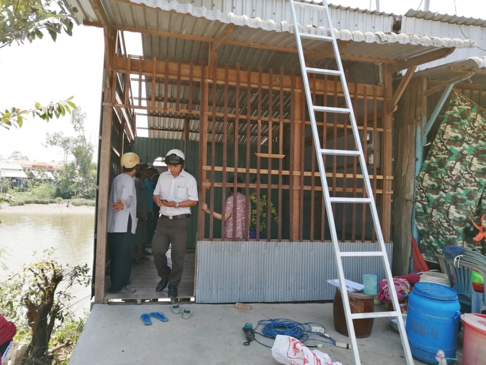 Sạt lở bờ sông, di dời khẩn cấp 2 hộ dân - 1 Sạt lở bờ sông, di dời khẩn cấp 2 hộ dân - 1