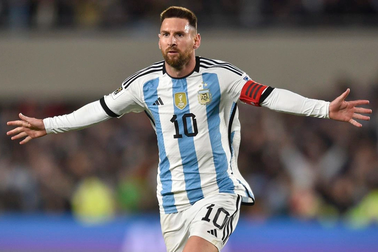 Tuyển Argentina có hành động gây tranh cãi với Lionel Messi