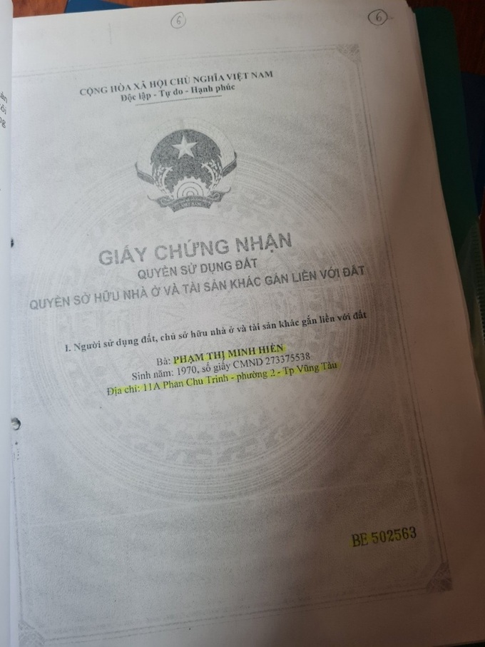 Giấy chứng nhận quyền sử dụng đất mang tên bà Hiền với diện tích được cấp là 115m2