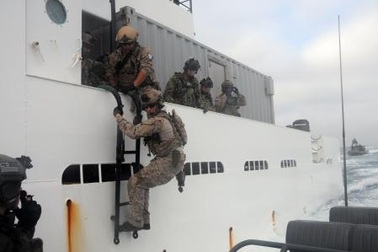 Đặc nhiệm SEAL Mỹ đột kích tàu chở dầu treo cờ Triều Tiên