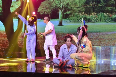 Lực sĩ Phạm Văn Mách giúp Bùi Anh Tuấn giành "ghế nóng"