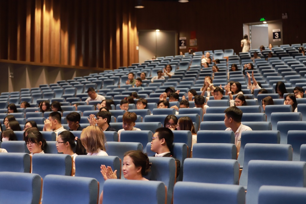 Học sinh lớp 10 báo cáo đầu tư, gọi vốn như Shark Tank - 3 Học sinh lớp 10 báo cáo đầu tư, gọi vốn như Shark Tank - 3