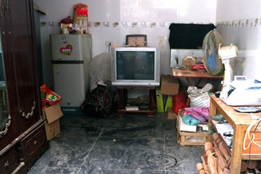 Kẻ cướp vào nhà giết chết vợ, chém chồng trọng thương