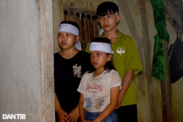 Nhói lòng cảnh 3 đứa trẻ mồ côi, mẹ từ vùng dịch về không được gặp mặt cha