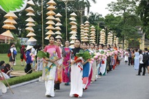 Các nhà thiết kế hiến kế “cứu” áo dài khỏi nạn “thảm hoạ”