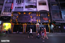 Người trẻ Sài Gòn nhớ da diết quán bar, thấy buồn vì cảnh "tắt đèn tối om"