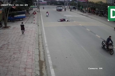 Trích xuất camera truy tìm thanh niên tông cô gái ngã nhào rồi bỏ chạy