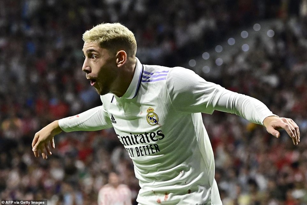 Đánh bại Atletico, Real Madrid duy trì mạch toàn thắng ở La Liga - 3 Đánh bại Atletico, Real Madrid duy trì mạch toàn thắng ở La Liga - 3
