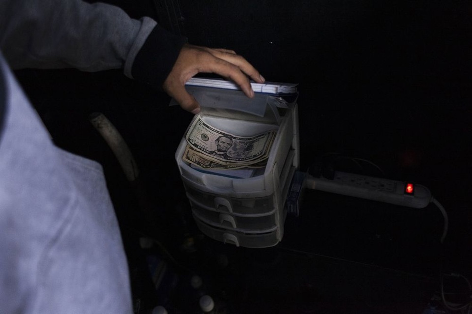 Vấn đề mới của Venezuela: Có quá nhiều tiền đô la - 2 Vấn đề mới của Venezuela: Có quá nhiều tiền đô la - 2