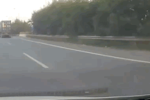 Bất chấp nguy cơ tai nạn, nhiều tài xế vẫn vô tư lái xe ngược chiều trên đường cao tốc