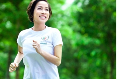 Diva Nhạc Việt Mỹ Linh chạy bộ vì trẻ em nghèo bệnh tim 