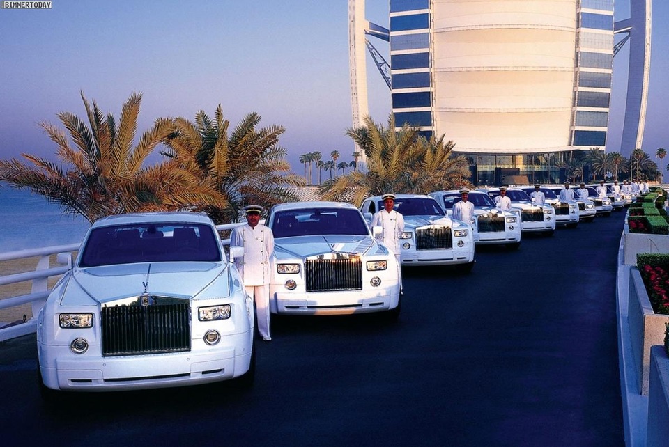 Choáng ngợp khách sạn 7 sao dát vàng 24k xa xỉ bậc nhất ở Dubai - 2 Choáng ngợp khách sạn 7 sao dát vàng 24k xa xỉ bậc nhất ở Dubai - 2