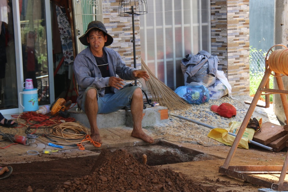 Thợ đào giếng kiếm tiền triệu nhờ... đo gang tính tiền - 6 Thợ đào giếng kiếm tiền triệu nhờ... đo gang tính tiền - 6