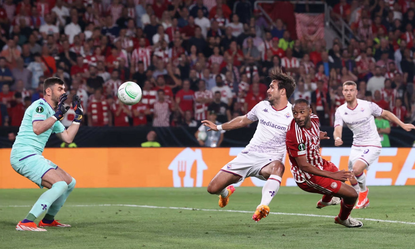 Thắng Fiorentina, Olympiacos vô địch UEFA Conference League - 1