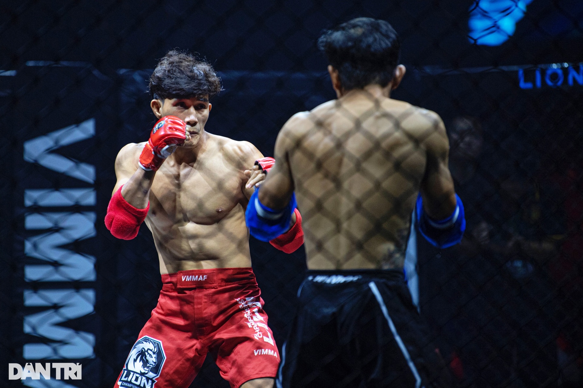 Độc cô cầu bại Duy Nhất tung đòn khiến đối thủ bỏ chạy tại MMA Việt Nam - 9 Độc cô cầu bại Duy Nhất tung đòn khiến đối thủ bỏ chạy tại MMA Việt Nam - 9