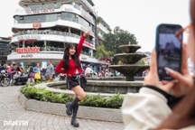 Hàng nghìn người đổ về tòa nhà "Hàm cá mập" chụp ảnh trước khi bị tháo dỡ