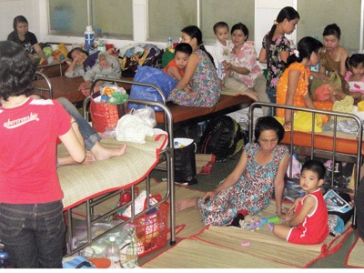 Dịch bệnh tay chân miệng: Áp lực đang dồn về thành phố