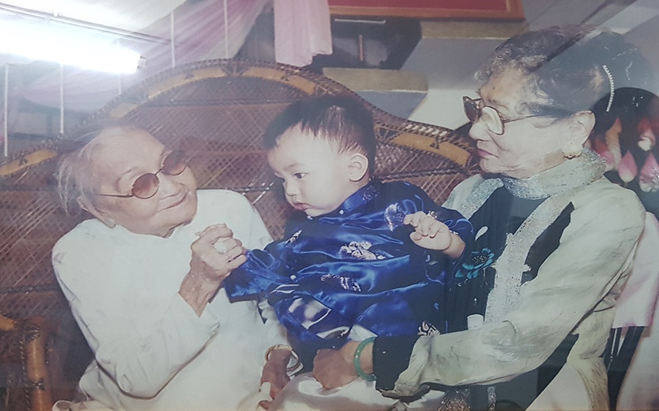 Nhiều nghệ sĩ xúc động nhìn lại ký ức qua triển lãm sân khấu - 5