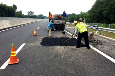 Sửa chữa cao tốc Đà Nẵng - Quảng Ngãi trong 4 ngày