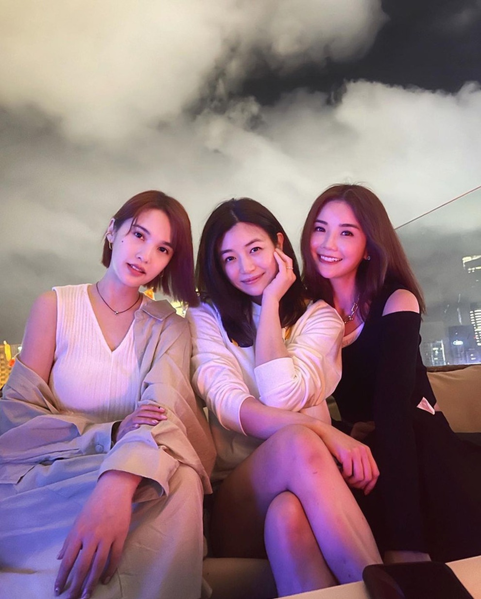 Ba chị đẹp U40 gây xôn xao cộng đồng mạng vì nhan sắc không tuổi - 2 Ba chị đẹp U40 gây xôn xao cộng đồng mạng vì nhan sắc không tuổi - 2