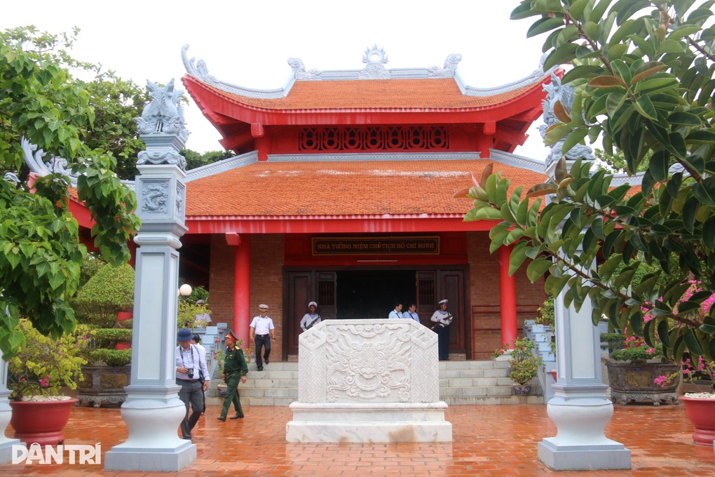 Nhà tưởng niệm Bác Hồ ở Trường Sa - 2 Nhà tưởng niệm Bác Hồ ở Trường Sa - 2
