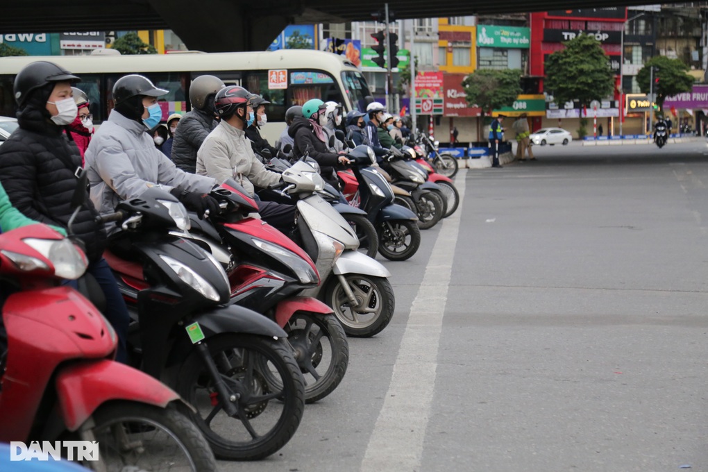 Tài xế đi ngược chiều bị phạt 5 triệu đồng: Đây là lần cuối tôi vi phạm - 1 Tài xế đi ngược chiều bị phạt 5 triệu đồng: Đây là lần cuối tôi vi phạm - 1