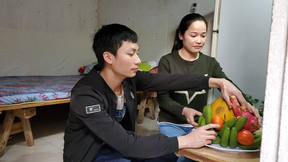 Công nhân đón Tết xa nhà với tâm tư nặng trĩu - 4 Công nhân đón Tết xa nhà với tâm tư nặng trĩu - 4
